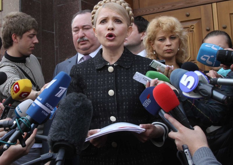 Timošenko sa 12 kofera stigla u novi zatvor