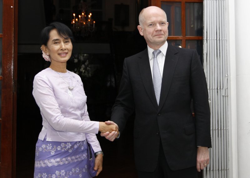 Suu Kyi i Velika Britanija slažu se o sankcijama Mianmaru