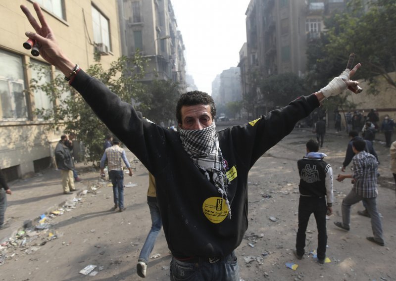 Egipatska vojska najavila izbore, prosvjednici ne odlaze