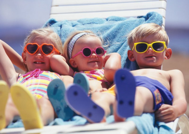 Sunčane naočale trebaju i djeci, a roditelji to ignoriraju
