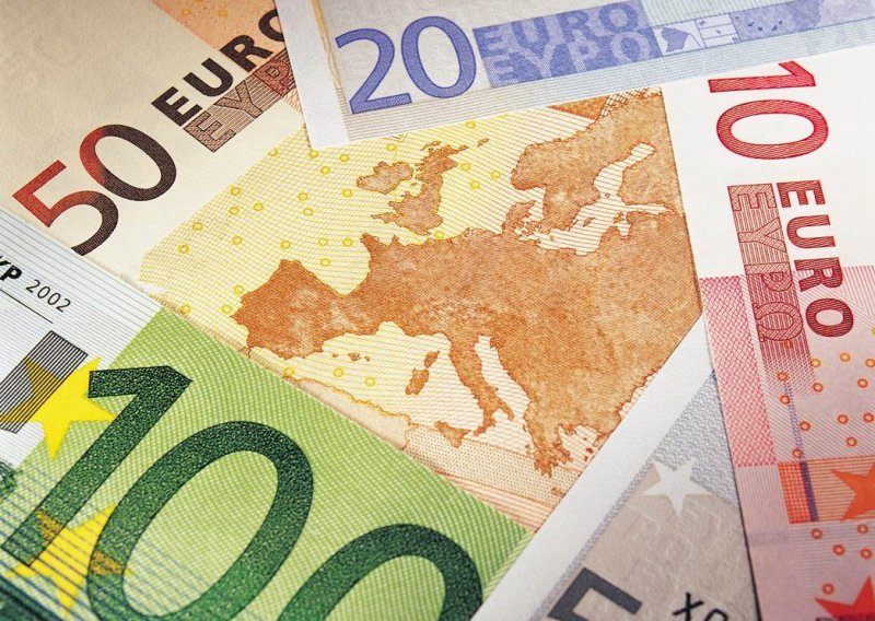 Euro slabi, Švicarci ruše franak