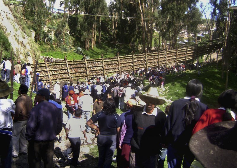 Devet mrtvih u padu visećeg mosta u Peruu