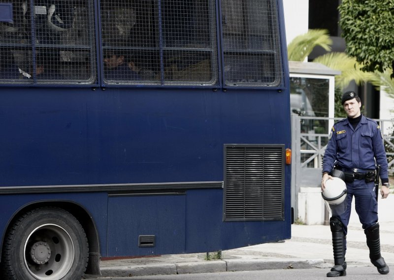 Grčka istražuje pucnjavu na policijski autobus u Ateni