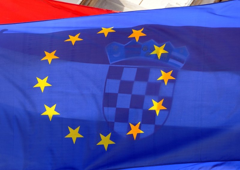 Gov't makes Croatia's EU accession treaty public
