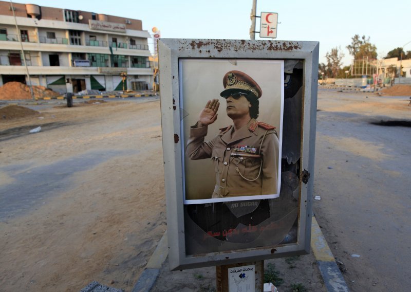 Gadafi može ostati u Libiji, pod uvjetom da odstupi
