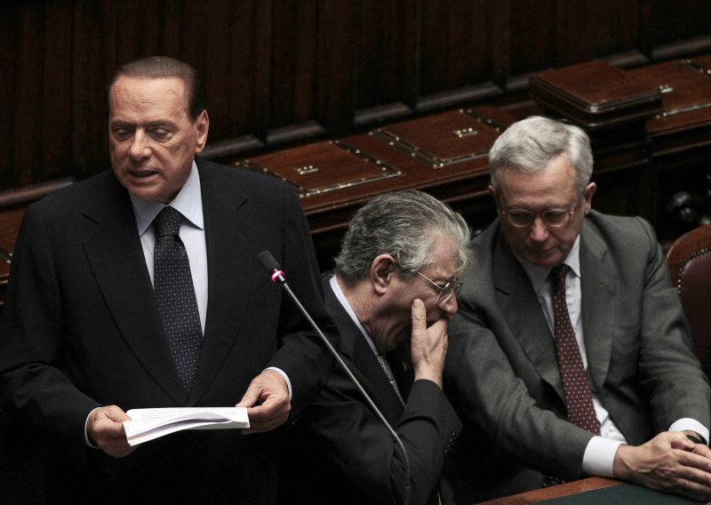 Berlusconijev glavni saveznik traži ostavku