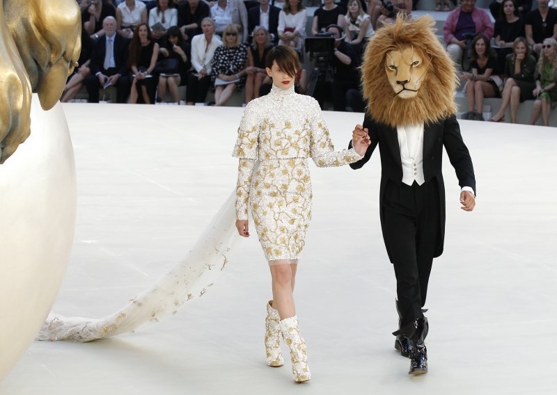 Lagerfeld se Parizu naklonio s lavljom glavom