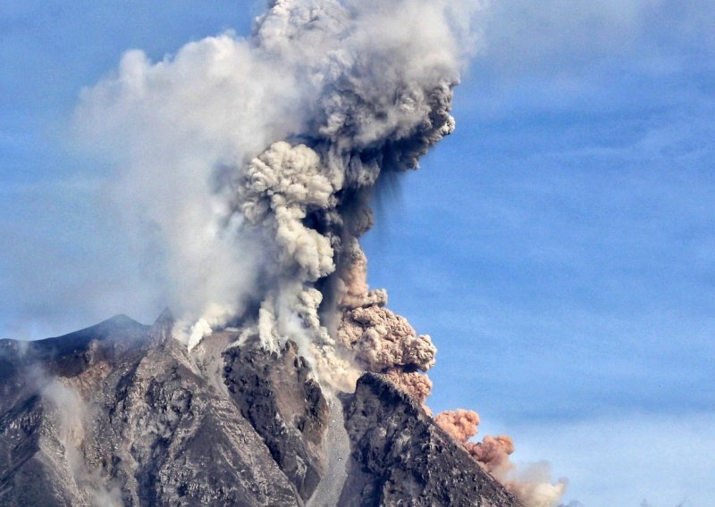 U Indoneziji zbog erupcije vulkana evakuirani stanovnici