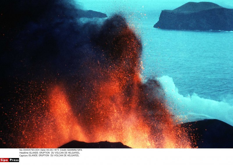 Intenzivira se erupcija vulkana na Islandu