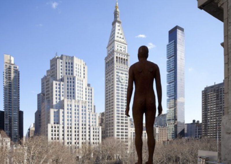 Goli muškarci na njujorškim krovovima