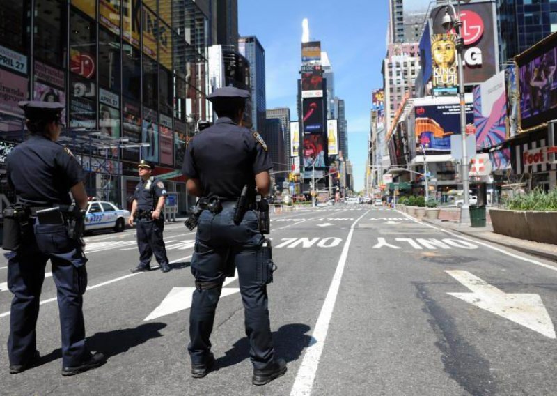 Njujorčani se pobunili protiv uhićenja šahista beskućnika