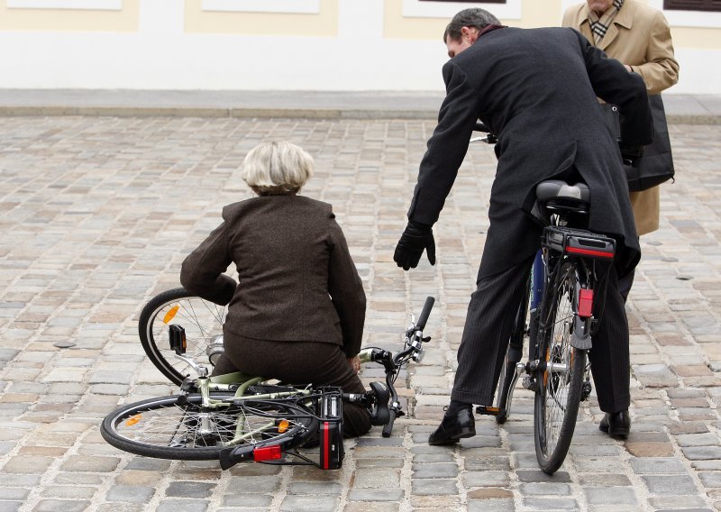 Zastupnica Čuhnil pala s električnog bicikla