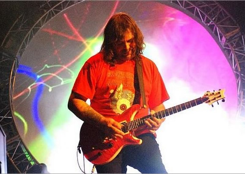 Slavni rock gitarist Phil Hilborne uči Hrvate svirati gitaru