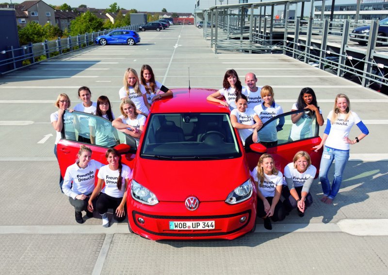 VW natiskao 16 zaposlenica u svoj najmanji automobil