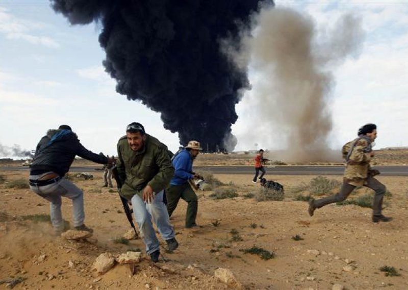 Libijski ustanici neuspješni pred Bani Validom i Sirtom