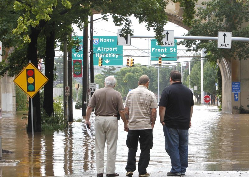 Pennsylvaniju pogodile poplave, gradovi pod vodom