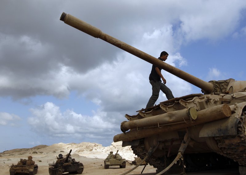 Ustanici pred Sirtom, ne zna se gdje je Gadafi