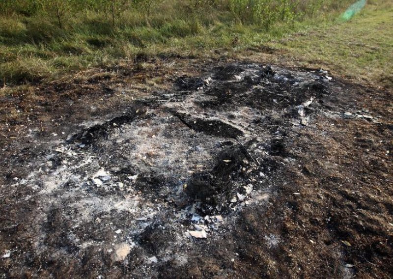 U Jakovlju pronađen zapaljeni auto i karbonizirani leš