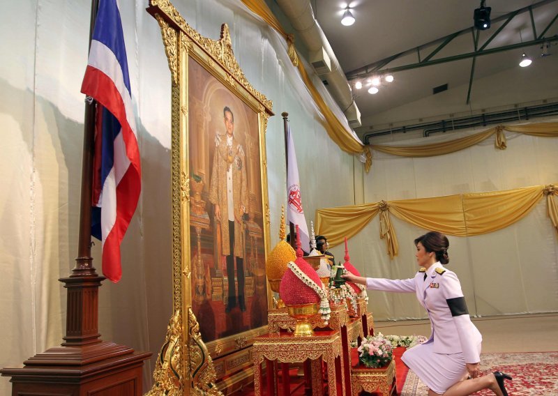 Tajlandski kralj imenovao Shinawatru premijerkom