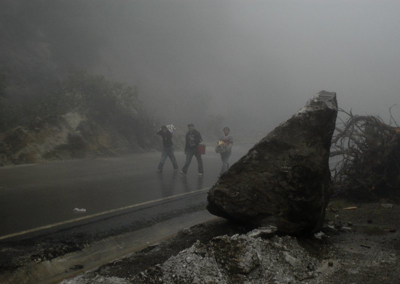 U potresu u Gvatemali 52 mrtvih i 22 ranjenih