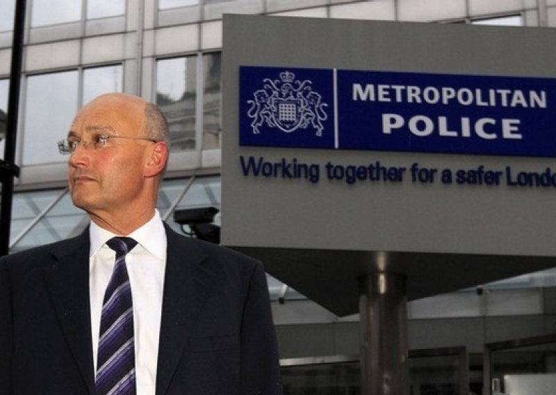 Šef Scotland Yarda podnio ostavku zbog prisluškivanja