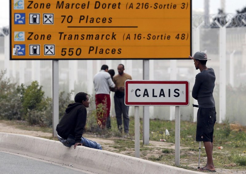 Francuska i Britanija udružuju policiju u Calaisu