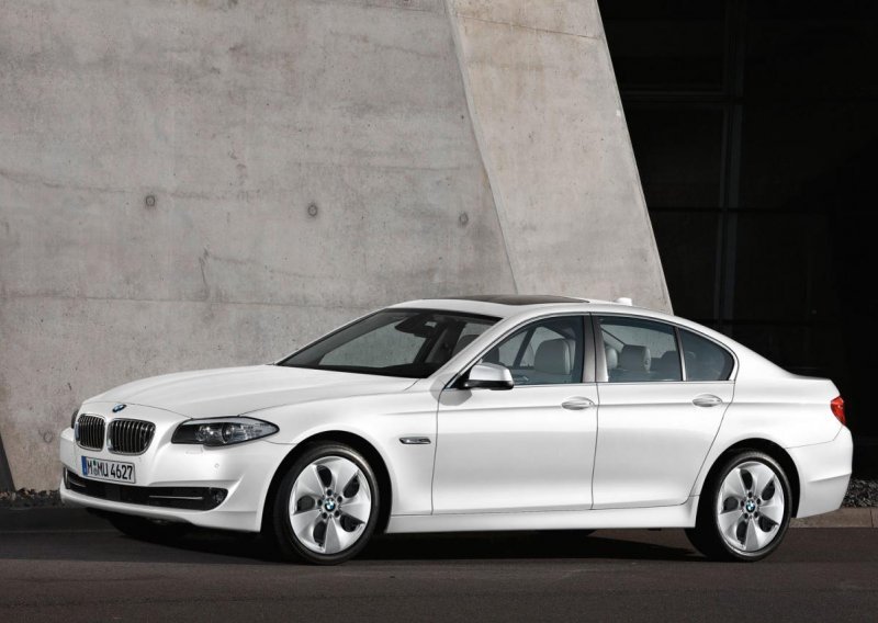 Nova BMW serija 5 troši samo 4,5 litre na 100 km