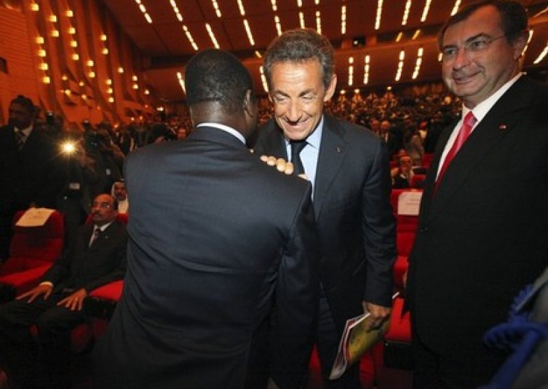 Sarkozyju prijeti poraz unatoč slomu Strauss-Kahna