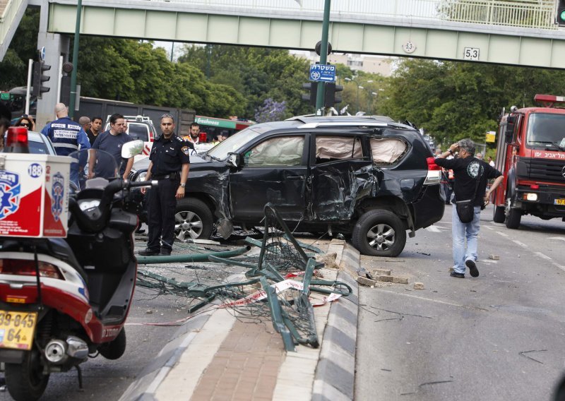 Podivljali kamion ubio jednu osobu i ranio sedam u Tel Avivu