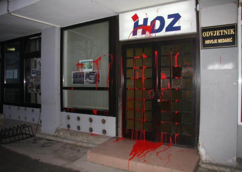 Red paint thrown over entrance doors of HDZ offices