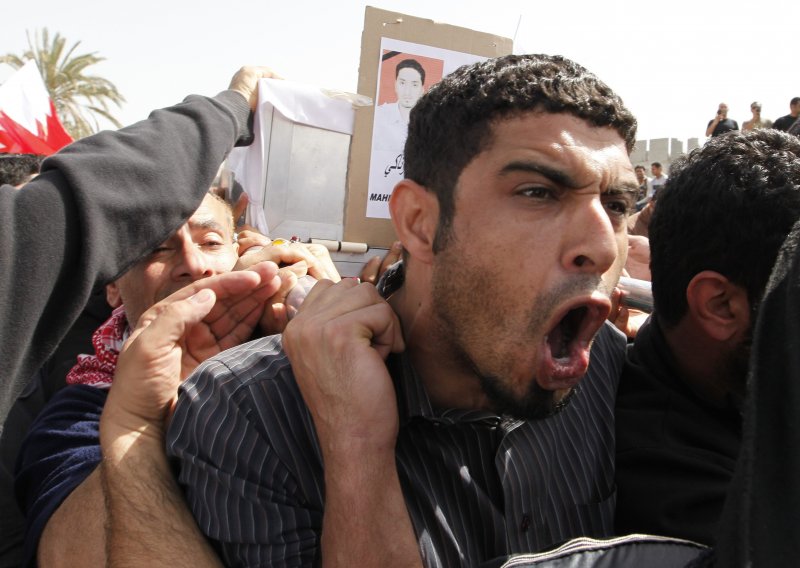 Gadafi se bori za opstanak, odbijen dijalog u Bahreinu
