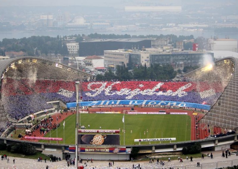 Slavia lako s Hajdukom, tribine briljirale