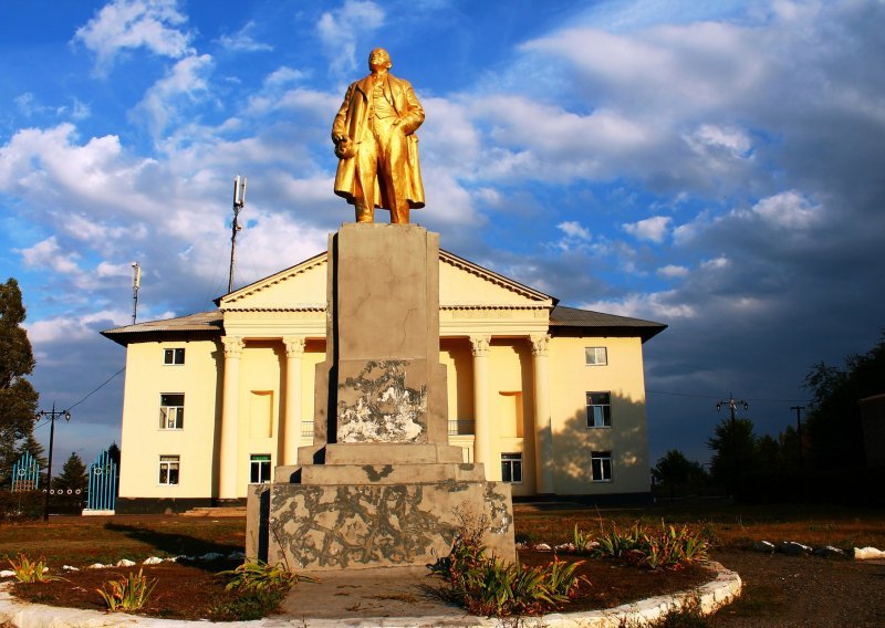 Ukrajina uklonila 1.320 Lenjinovih kipova