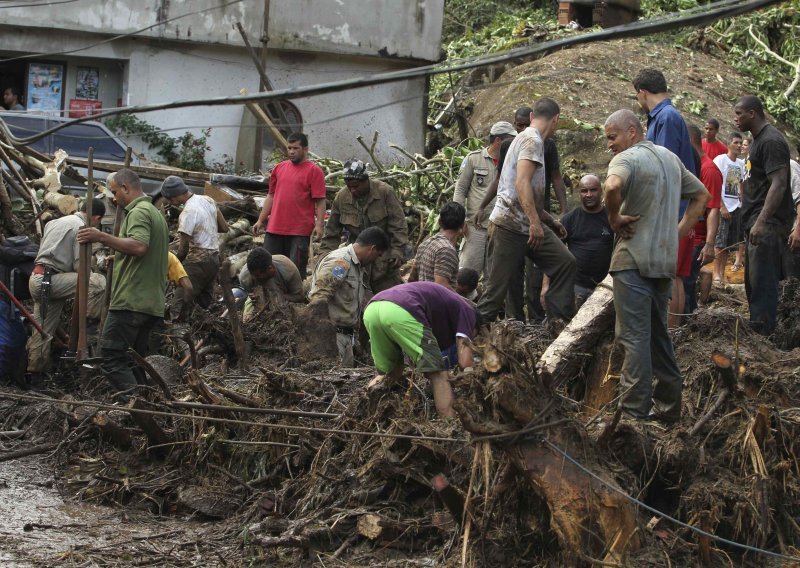 U poplavama i odronima u Brazilu 44 mrtvih