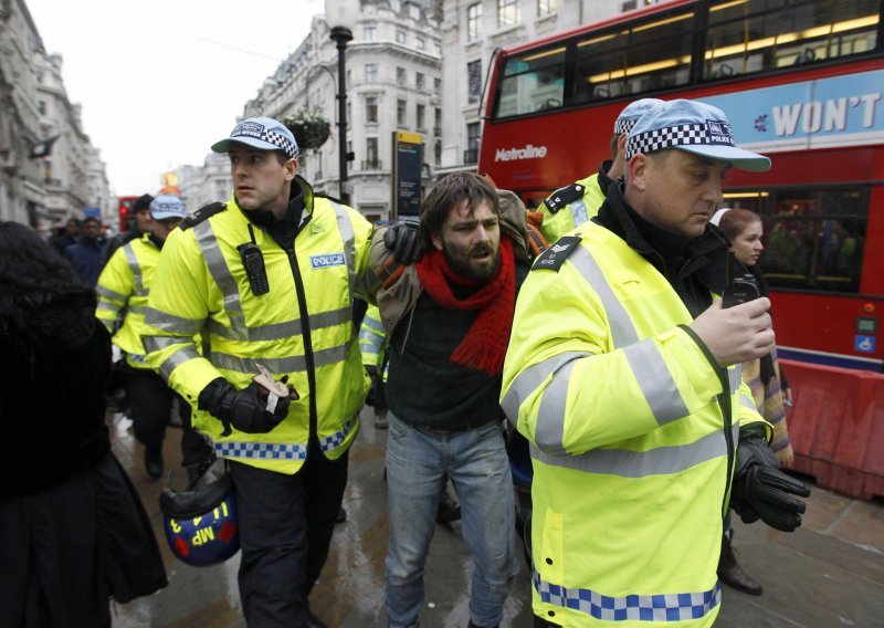 U Londonu više od 150 uhićenih