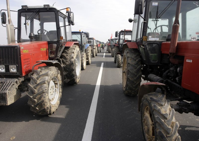 Farmers partially block roads in eastern Croatia