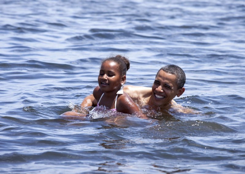 Obama s kćerkom plivao u Meksičkom zaljevu