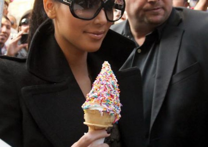 Ružičasti slatkač za trendi Kim Kardashian