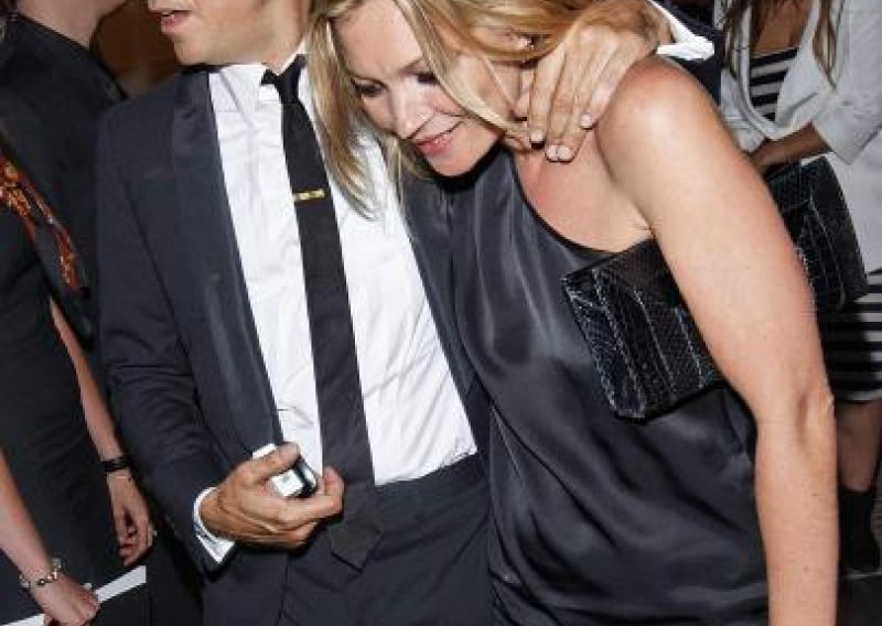 Kate Moss pije tablete da bi zatrudnjela