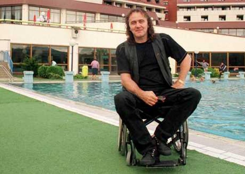 Zdravku Škenderu ukrali invalidska kolica