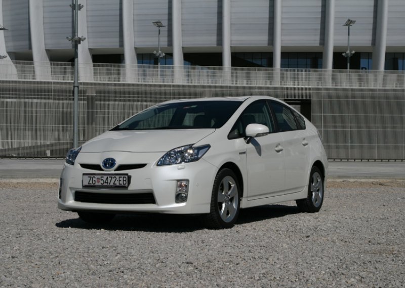 Toyota Prius 1.8 VVT-i Executive – više snage za više ekologije