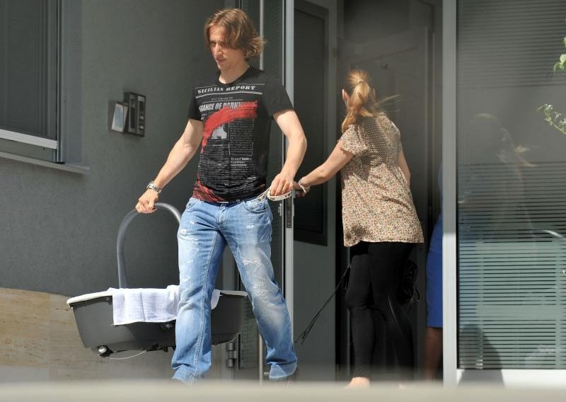Luka Modrić došao po sina u bolnicu