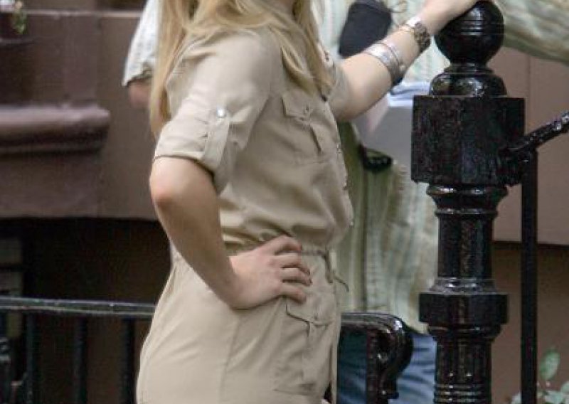 Kate Hudson na skejtu u minici i petama
