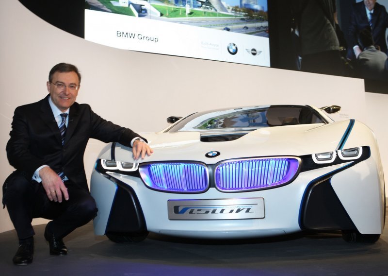 BMW i službeno potvrdio prelazak na prednji pogon