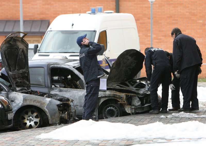 U Varaždinu dva automobila odletjela u zrak