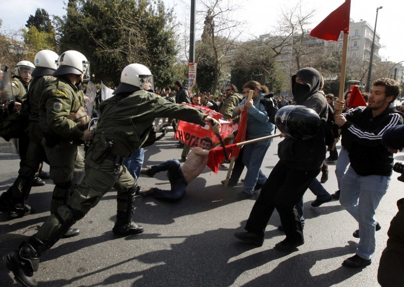Žestoki sukobi policije i prosvjednika