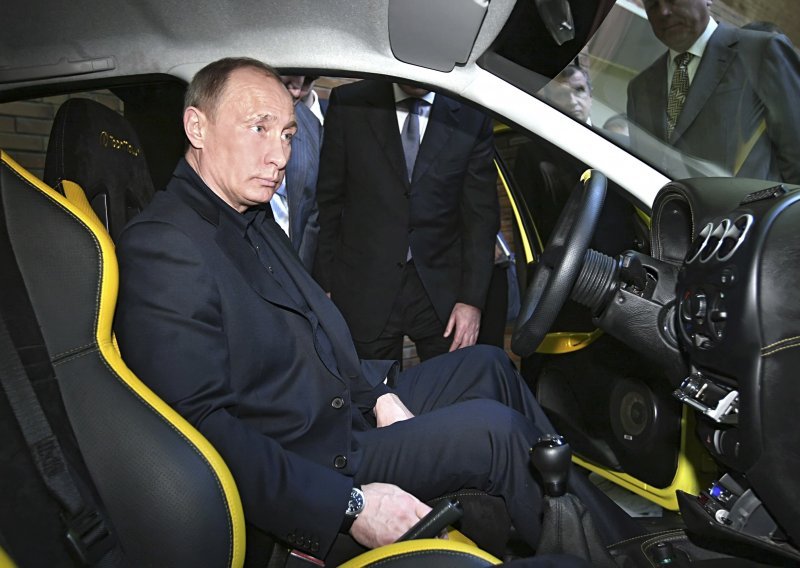 Putinova plaća 90.000 kuna, vozi Volgu i Ladu Nivu