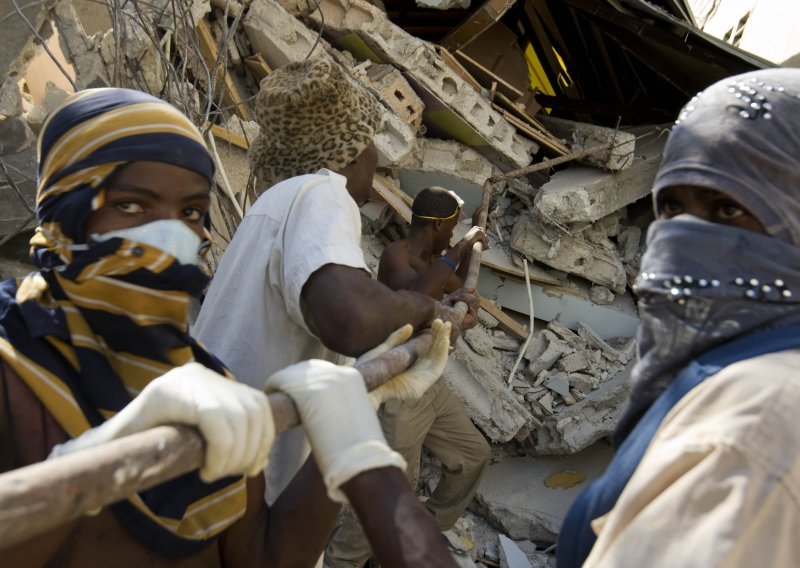 Na Haitiju poginulo 212.000 osoba