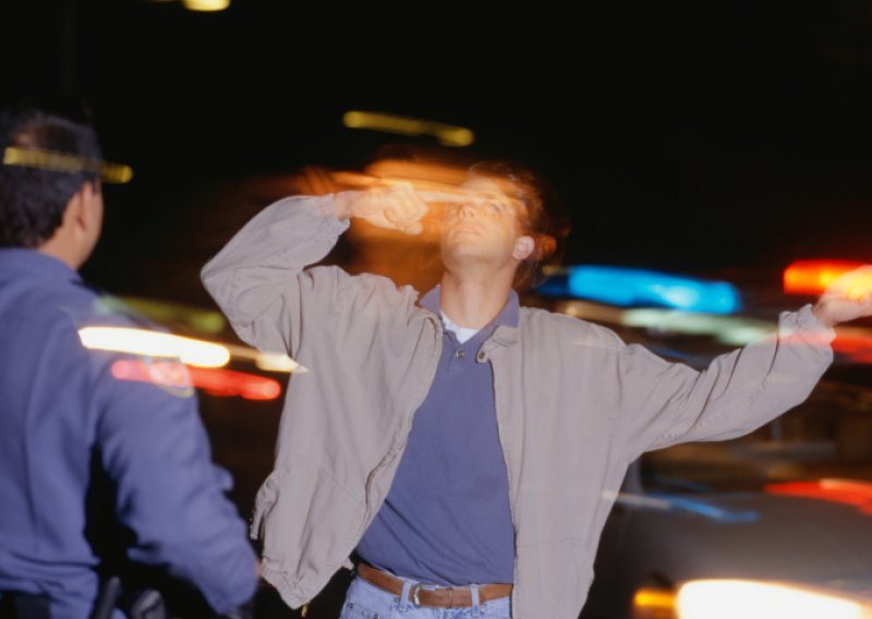 Pijan policiji dijelio letke anonimnih alkoholičara