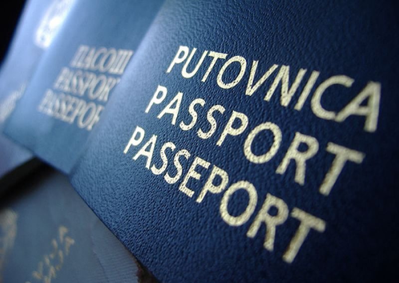 Uhićena Ukrajinka s krivotvorenom češkom putovnicom